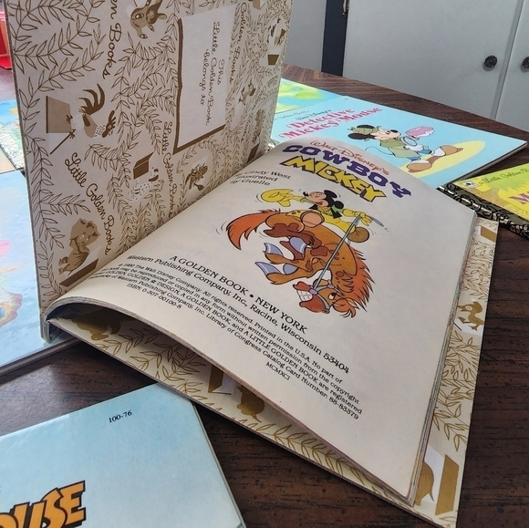 𝅺GREAT Conditon!!! 12 book boxed set Mickey Mouse & Friends- 1990 vintage - Picture 8 of 9